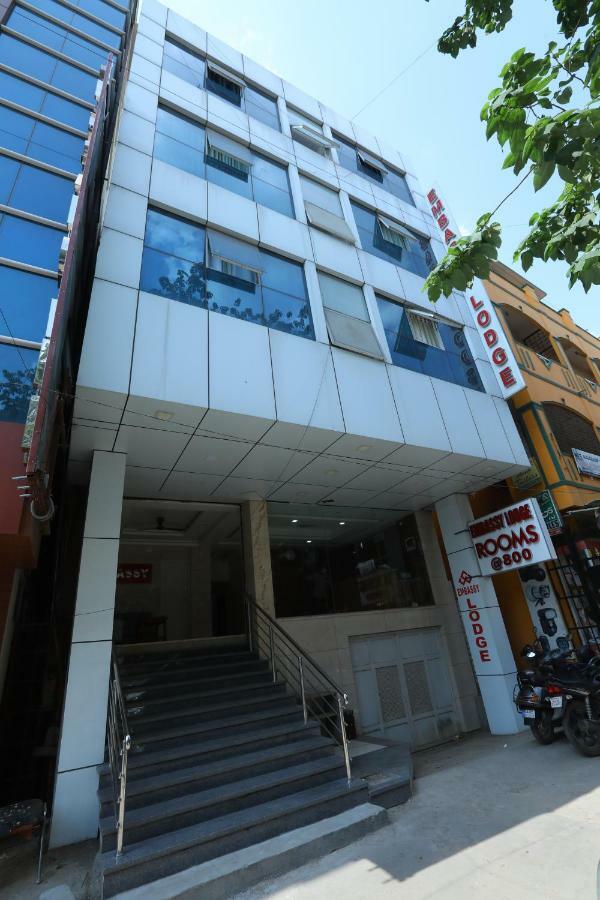 होटल Embassy 2*